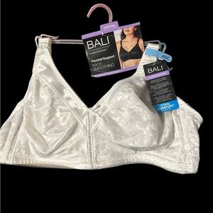 New Bali White Classic Support Cool Comfort Wirefree 40 C  Bra MSRP $44